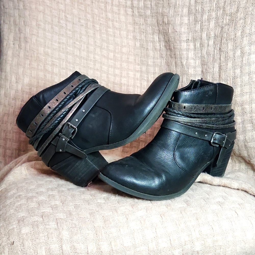 Jellypop Band & Buckle Imitation Leather Women's Western Ankle Booties | Size 8